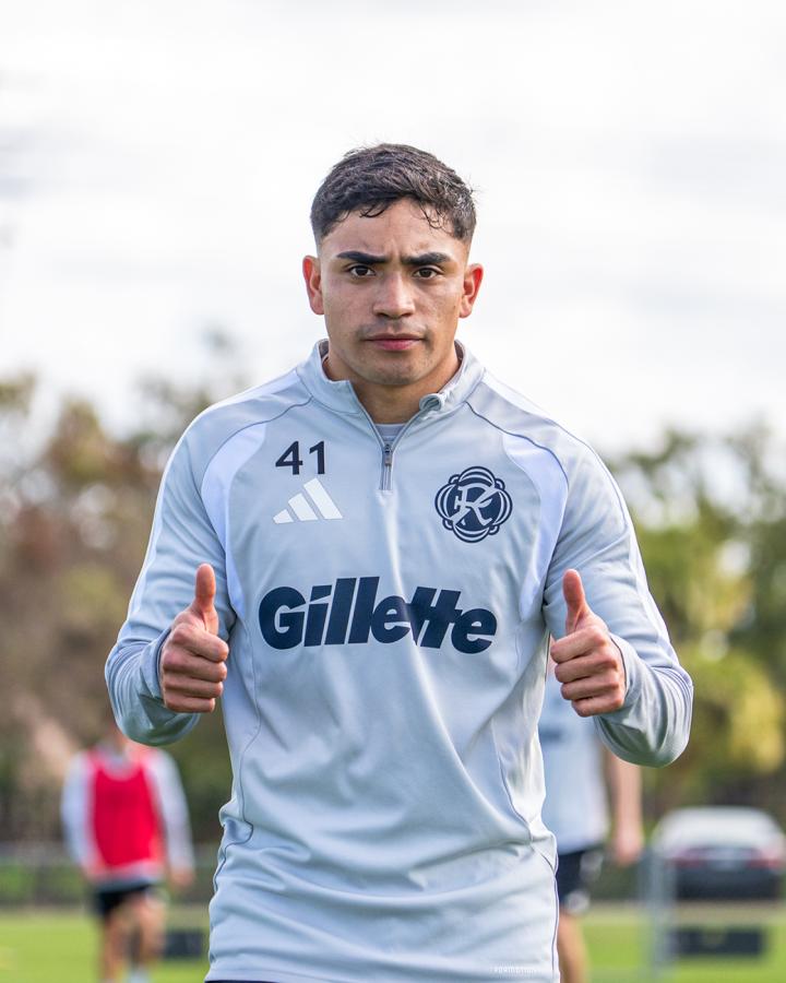 Imagen Luca Langoni es el jugador que pidió Quinteros, pero New England solo acepta una venta.
