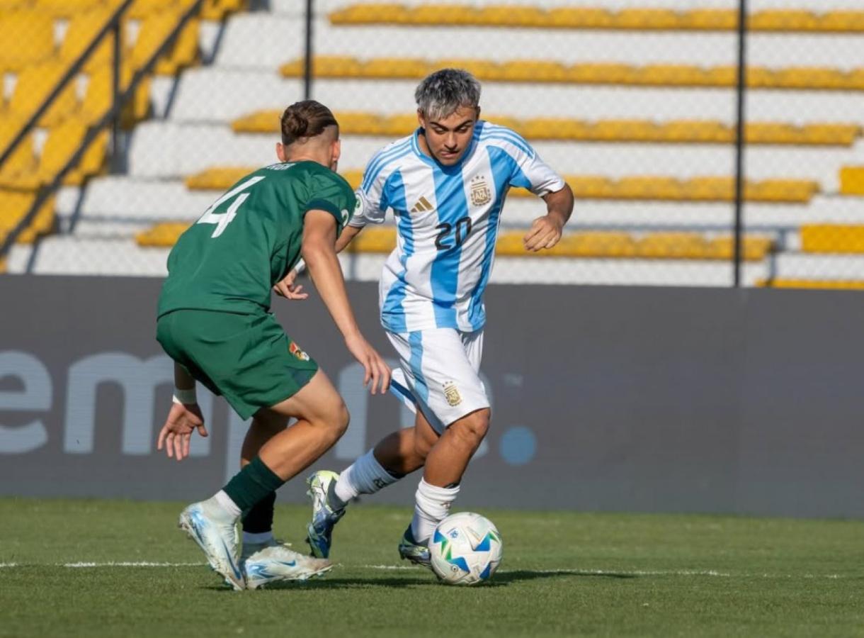 Imagen Alex Woiski con la camiseta del Sub 20 argentino.
