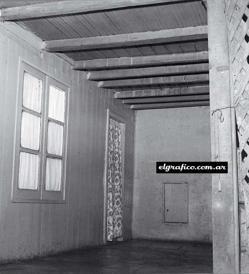 Imagen  Durante los primeros años la sede fue itinerante. En esta habitación de Pinzón 267, donde vivían los hermanos Farenga, funcionó la primera.