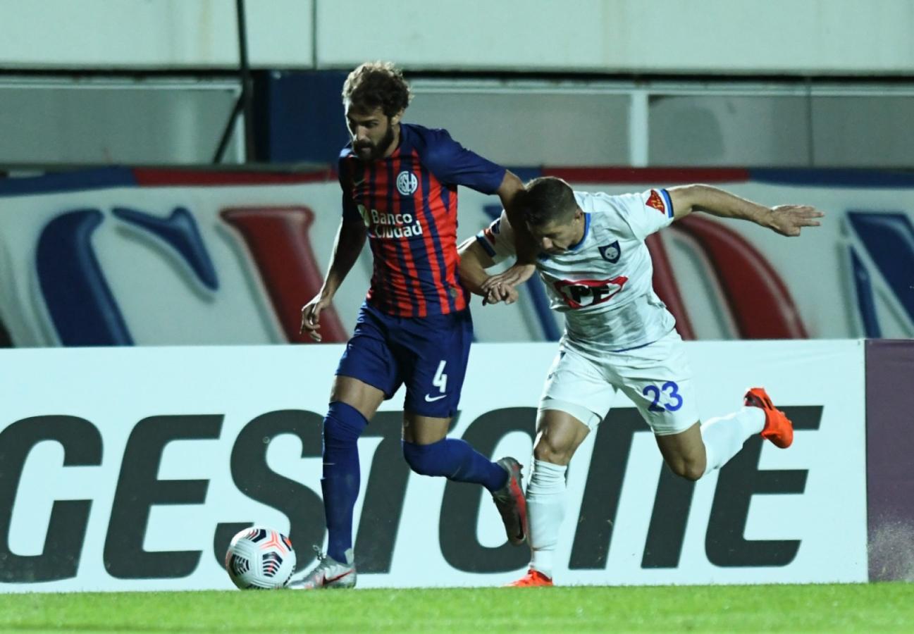 Imagen Curiosamente el hombre más claro en ataque para San Lorenzo fue Peruzzi, quien falló en el tiro final. Foto: Staff Images / CONMEBOL