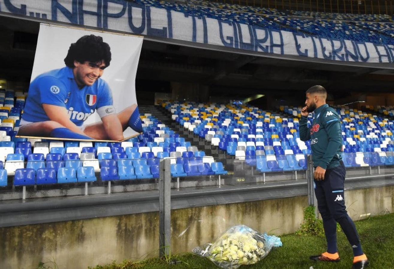 Imagen Lorenzo Insigne, napolitano y capitán del equipo, le rinde tributo a Diego.