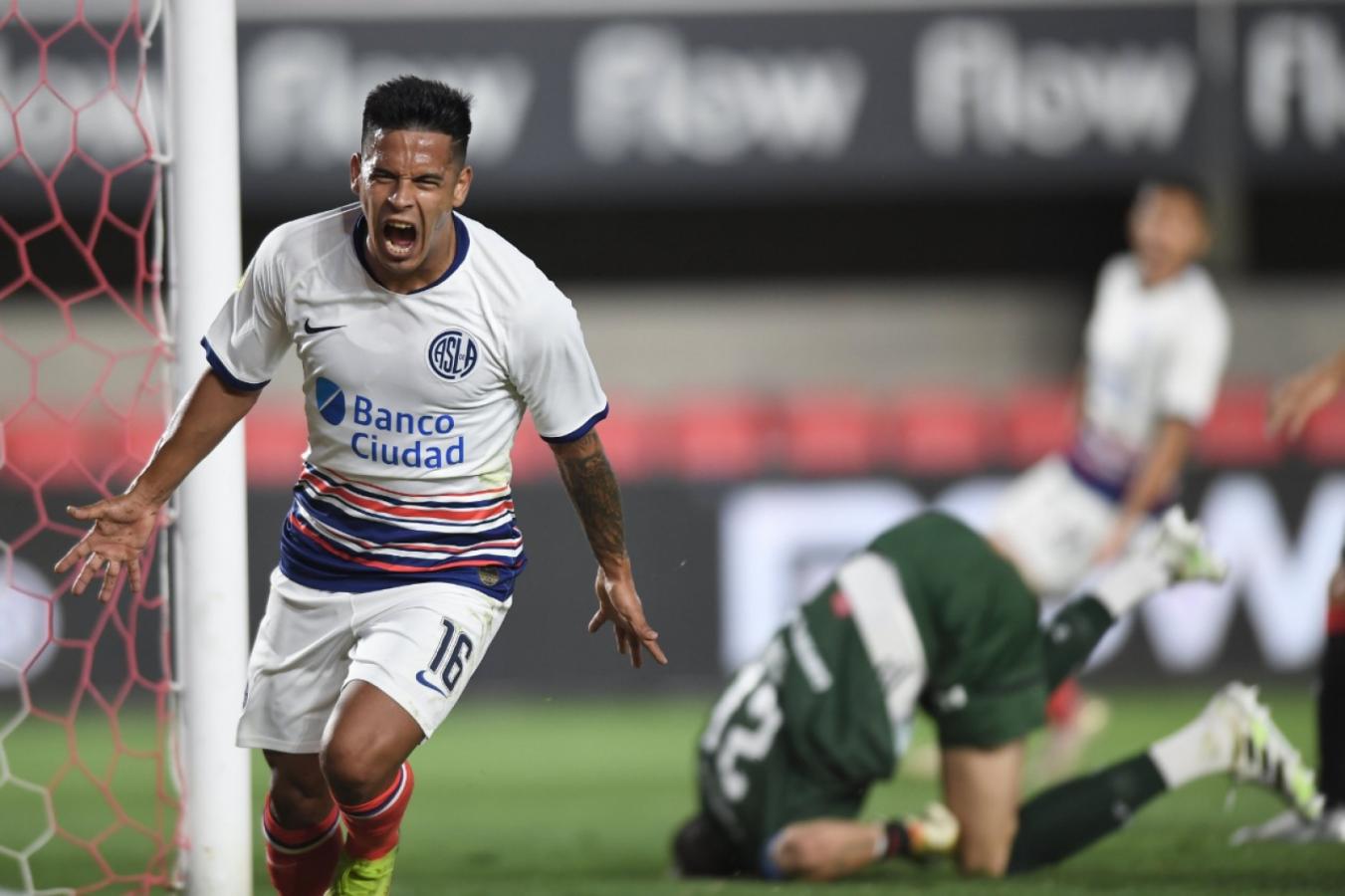 Imagen Lo dejó patas para arriba. @SanLorenzo