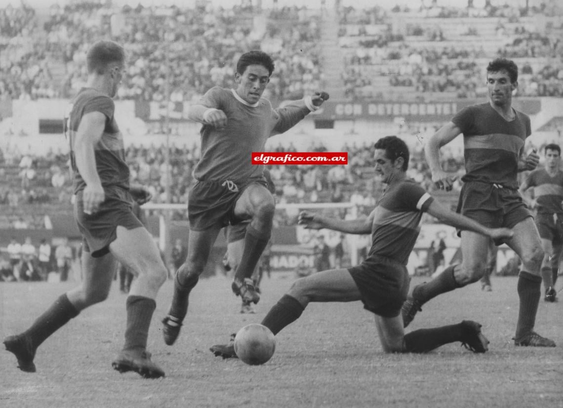 La llegada a Independiente. Los partidos de Copa, frente a Boca. Cuando Roque alcanzó inesperada notoriedad a raíz de su inscripción presuntivamente antirreglamentaria...