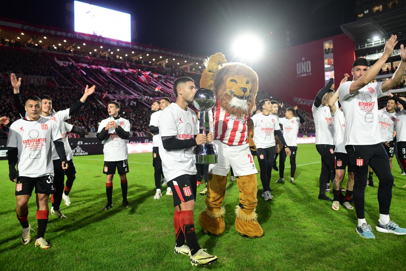 Imagen Segundo título del León con Eduardo Domínguez como DT.