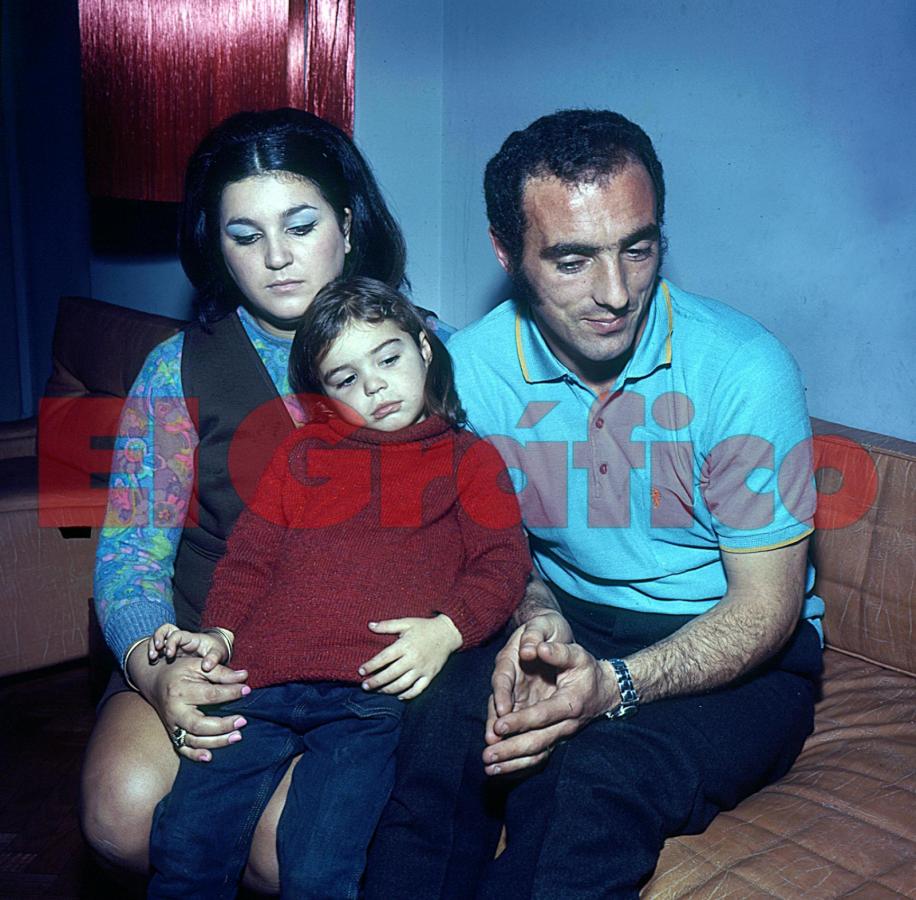 Pavoni posa con su familia, los primeros tiempos en Buenos Aires