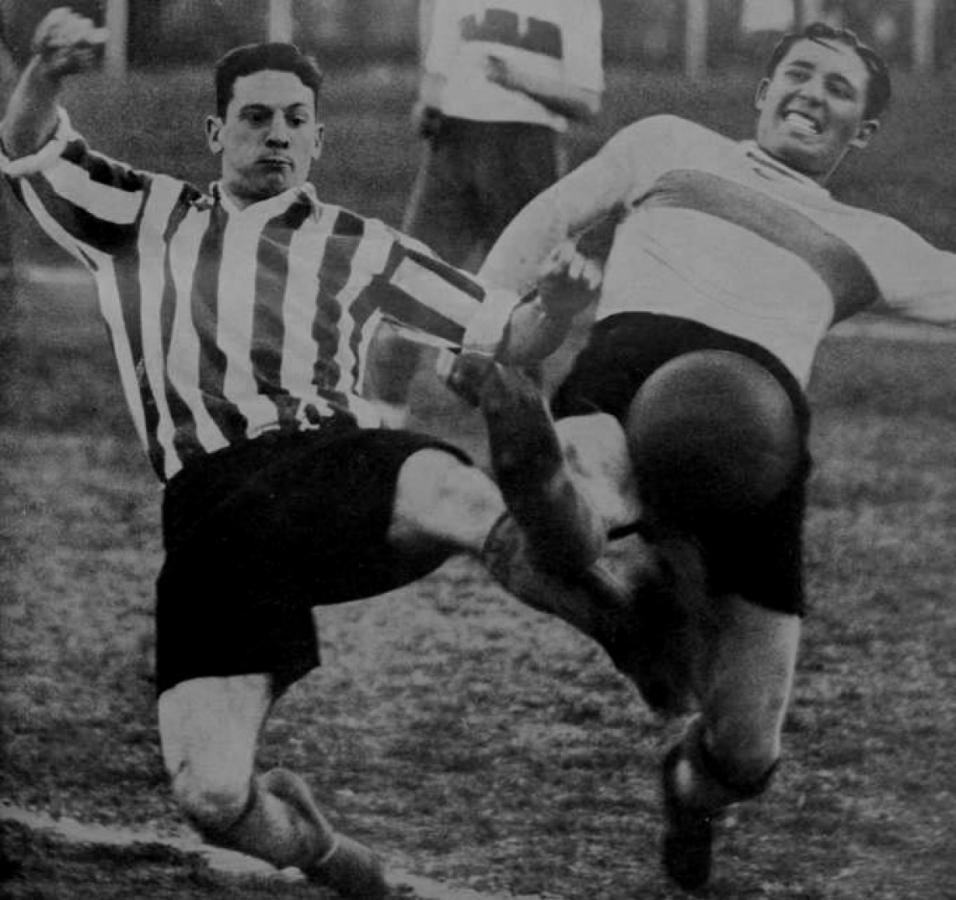 Imagen La lucha entre el "Pincharrata" Scopelli y el "tripero" Minella, en el primer clásico platense del profesionalismo en 1931. 1931