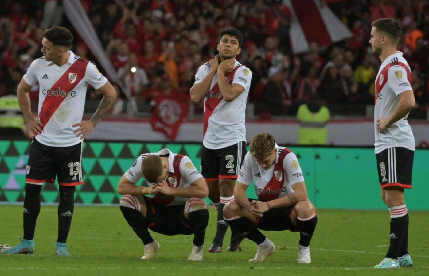 Imagen La eliminación de la Libertadores 2023 ante Inter, la primera semilla que alimentó la salida de Micho de River.
