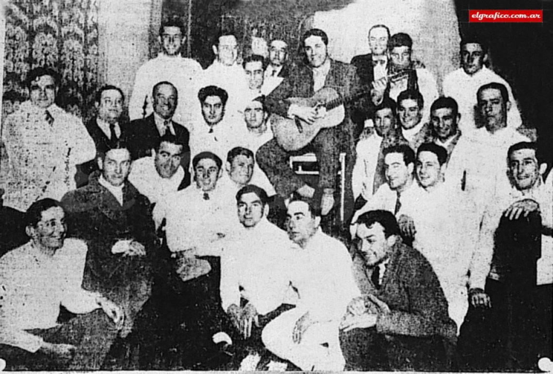 Imagen Gardel le canta a la Selección Argentina en el Mundial de Uruguay 1930.