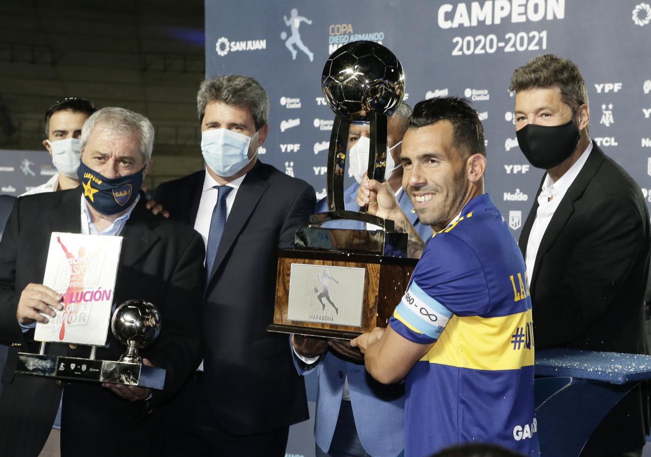 Imagen Tevez, el último ídolo del club, anunció ayer que continuará en Boca