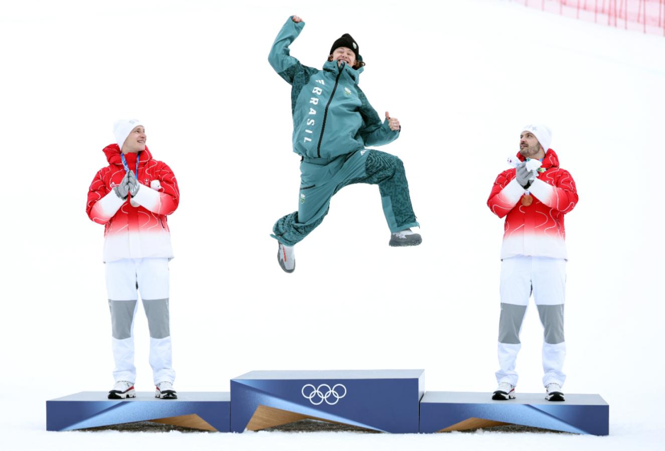 Imagen La inmensa alegría de Lucas Pinheiro y su salto en lo más alto del podio tras lograr el oro.