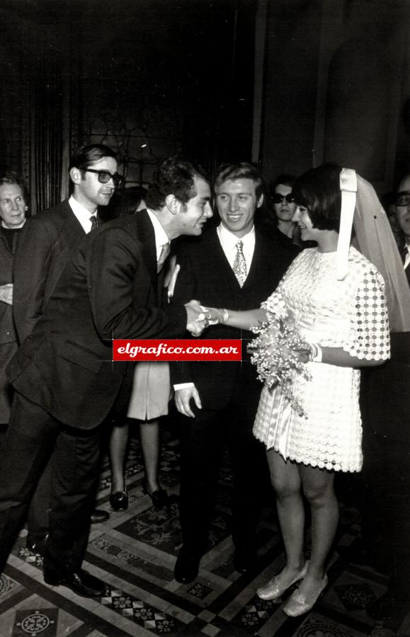 Malbernat, en su casamiento, junto a otra gloria de Estudiantes, Eduardo Luján Manera.