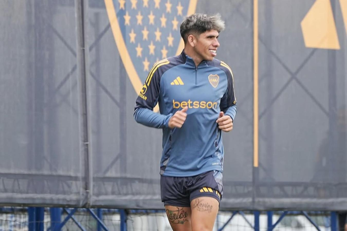 Imagen Carlos Palacios, entre algodones por un golpe en la rodilla.