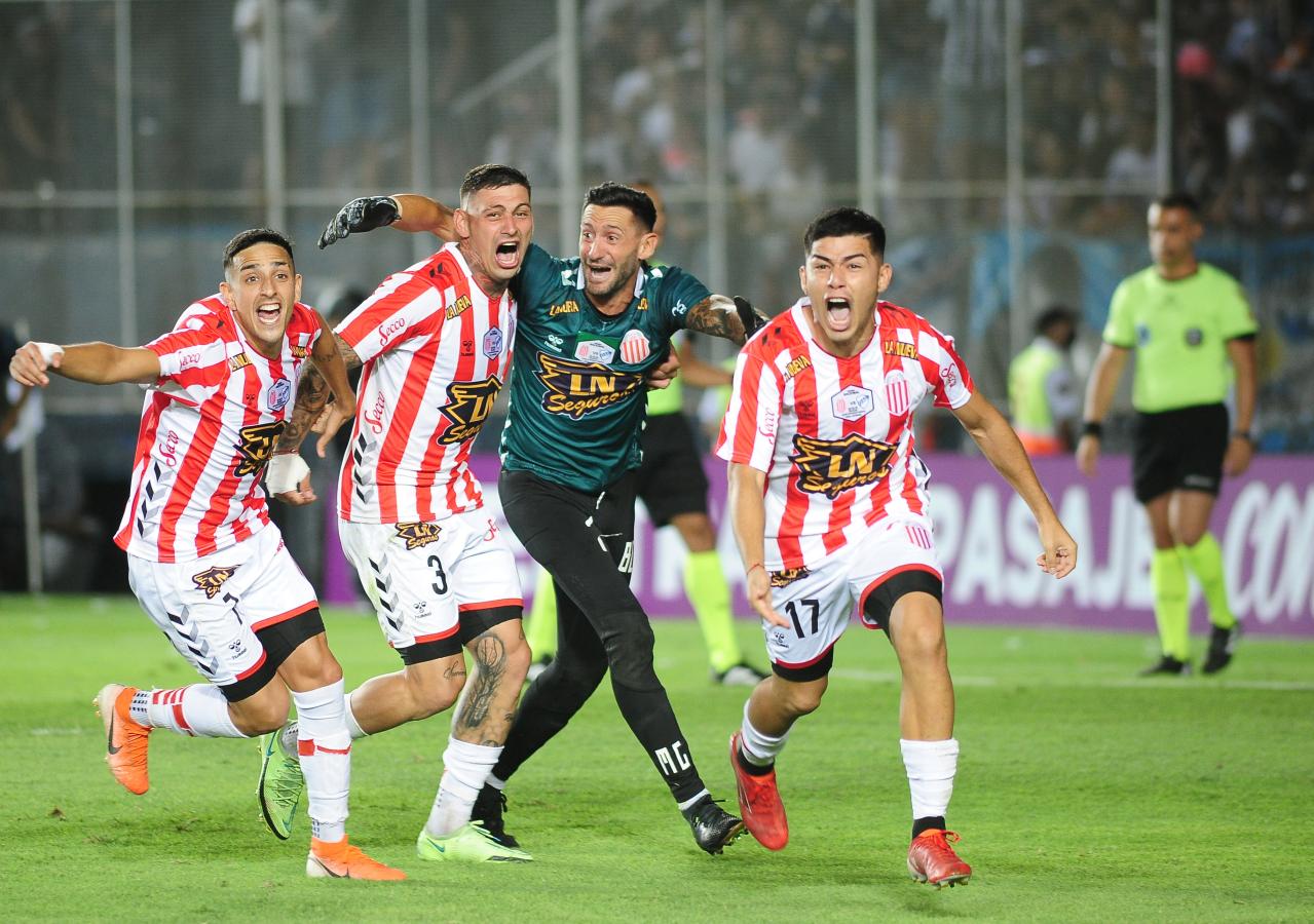 Imagen Valenzuela y un penal para hacer delirar a todo Barracas Central (FOTOBAIRES)