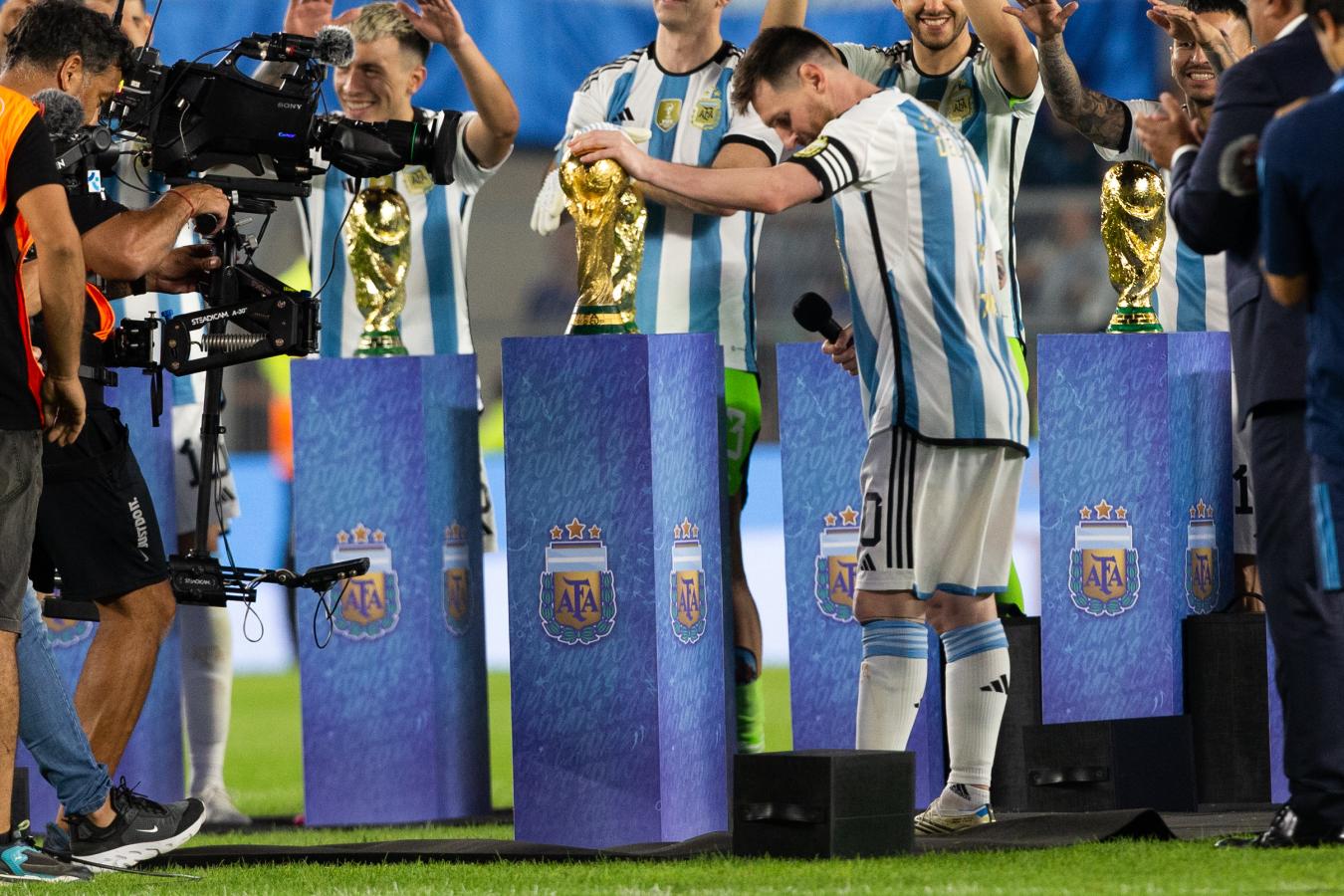Imagen Messi dio un emotivo discurso post partido. Foto: Gonzalo Colini