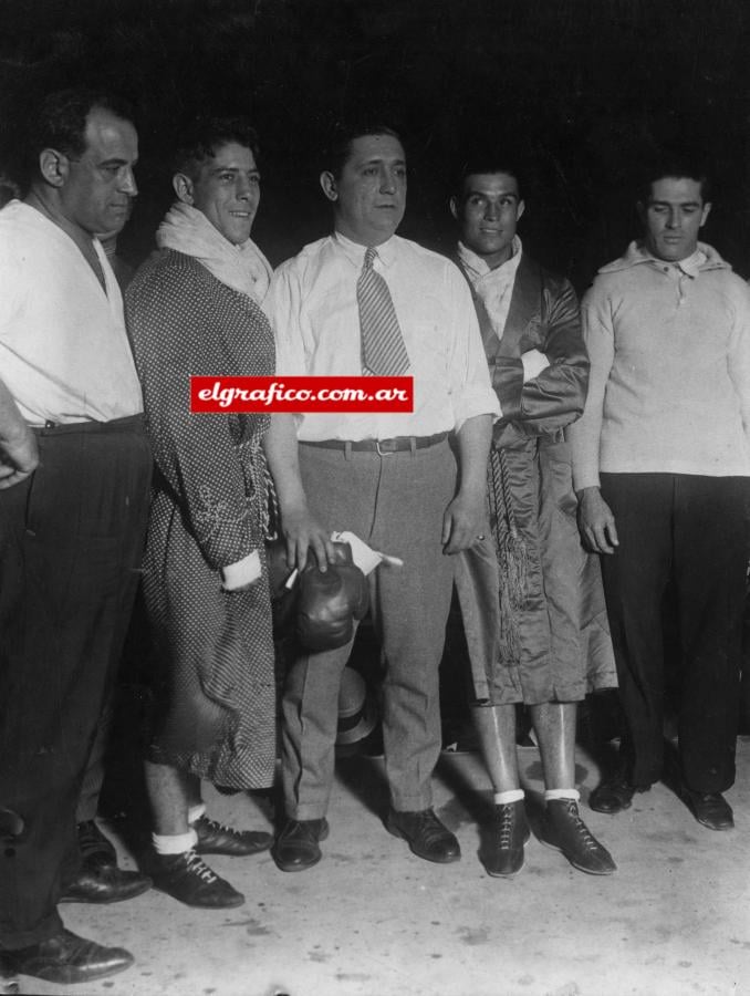 Imagen Antes de su pelea contra el español Hilario Martinez. En aquella pelea decía Justo que había recibido el golpe que mas sintió, en el preciso instante en que él cruzaba la izquierda que abatiría al español en el 5° round. “No sé que hubiera sucedido de no acertar esa izquierda” confesaría Suárez.