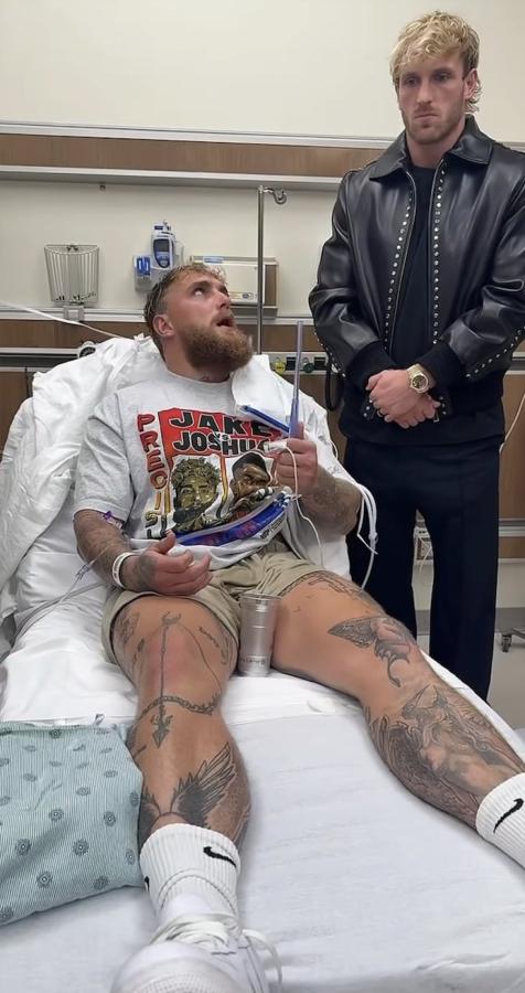 Imagen Jake Paul confirmó la doble fractura de mandíbula. Aquí junto a su hermano Logan.