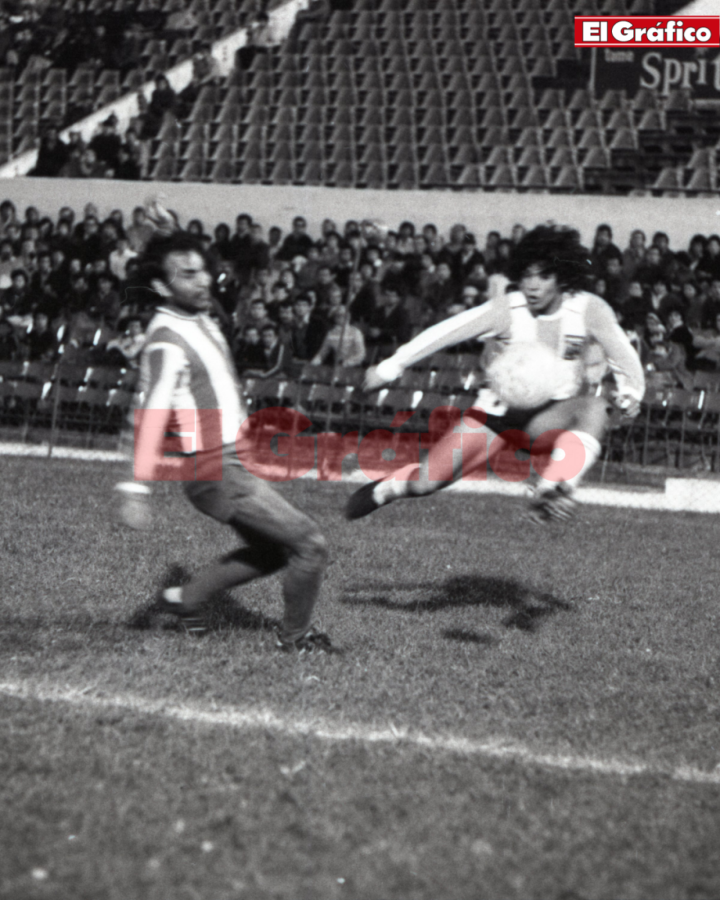 Imagen Una acción del 31 de agosto de 1977: el debut de Diego con la 10 de la Selección