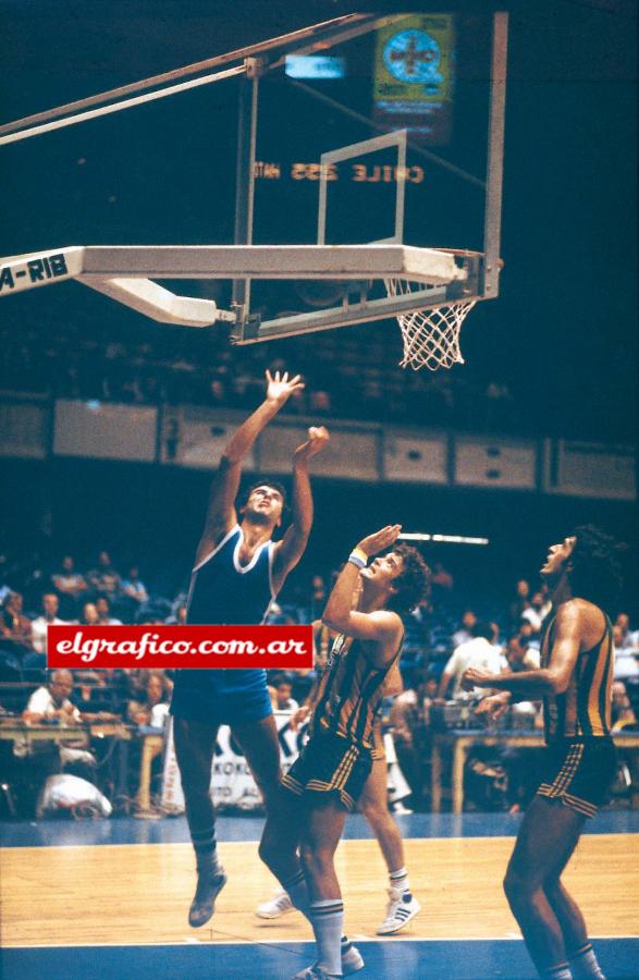 Imagen Imparable. Chocolate Raffaelli ante los brasileños: les hizo 36.