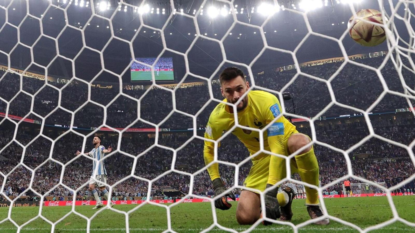 Imagen Messi convirtió el primer penal de Argentina en la serie. Lloris lo sufre.
