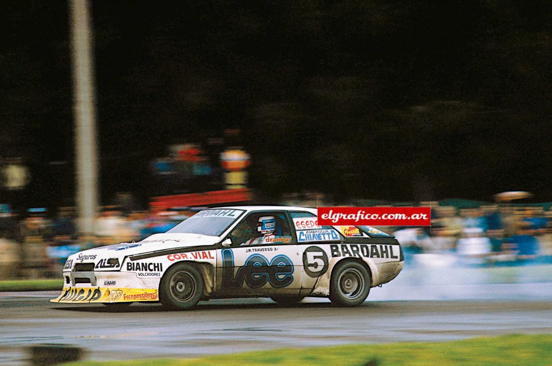 Imagen Legendaria la cupé Renault Fuego con la que logró en 1986 el primero de sus campeonatos de TC2000.