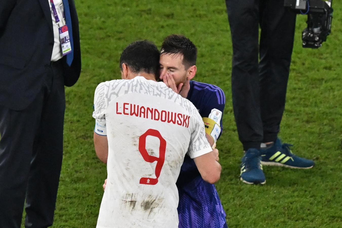 Imagen Messi le explicó a Lewandowski los motivos de su enojo.