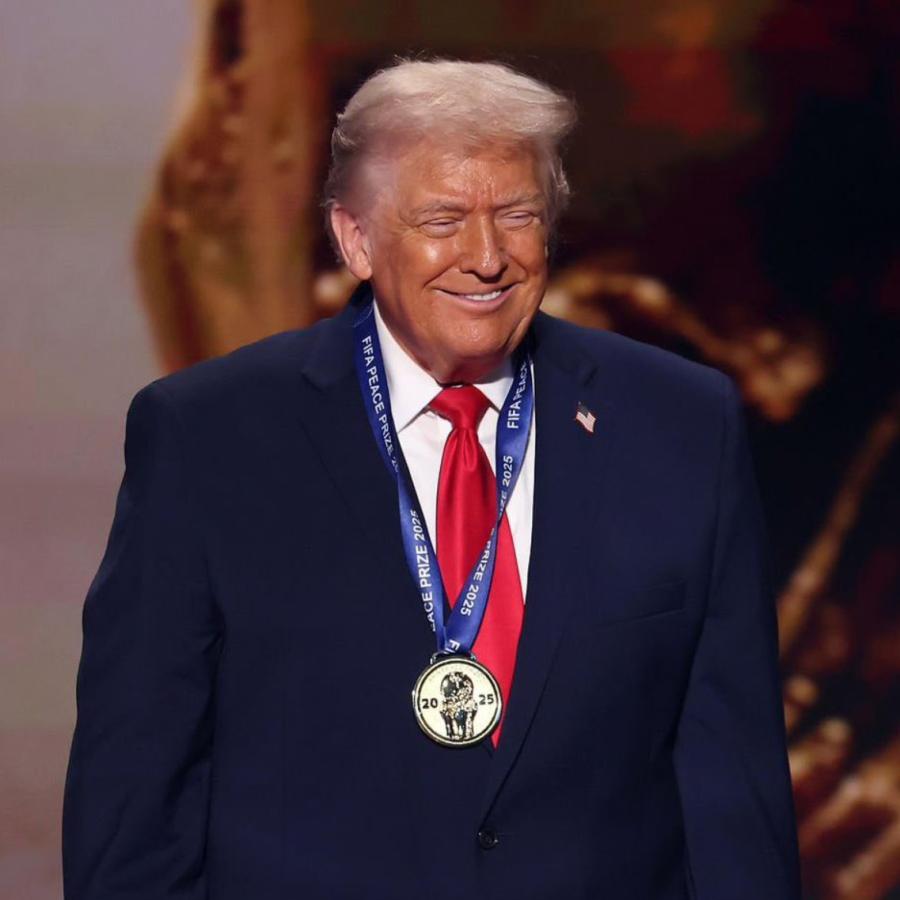 Imagen Donald Trump, orgulloso tras recibir el Premio de la Paz de la FIFA.