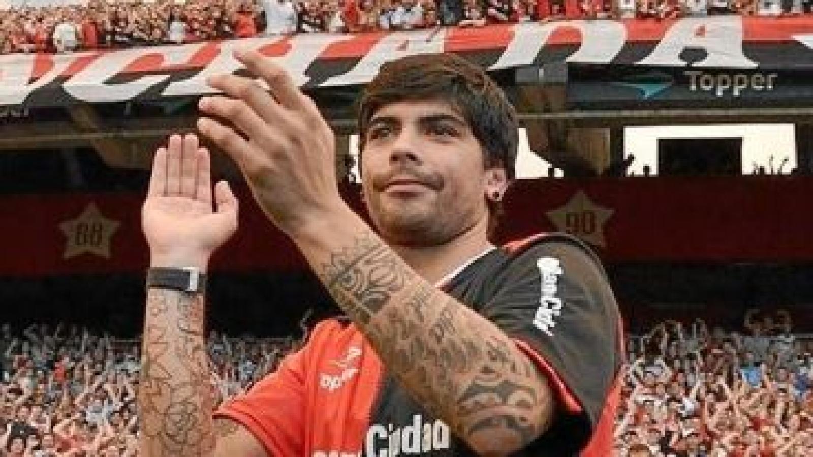 Imagen Ever Banega, con la camiseta de Newell's.