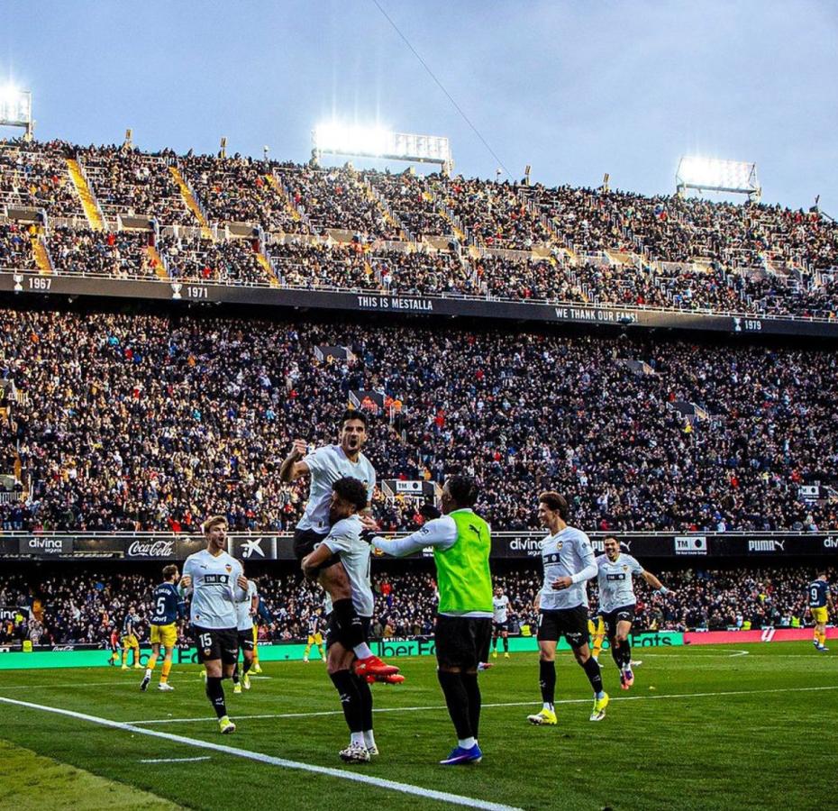 Imagen Locura en Mestalla con el triunfo agónico de Valencia.