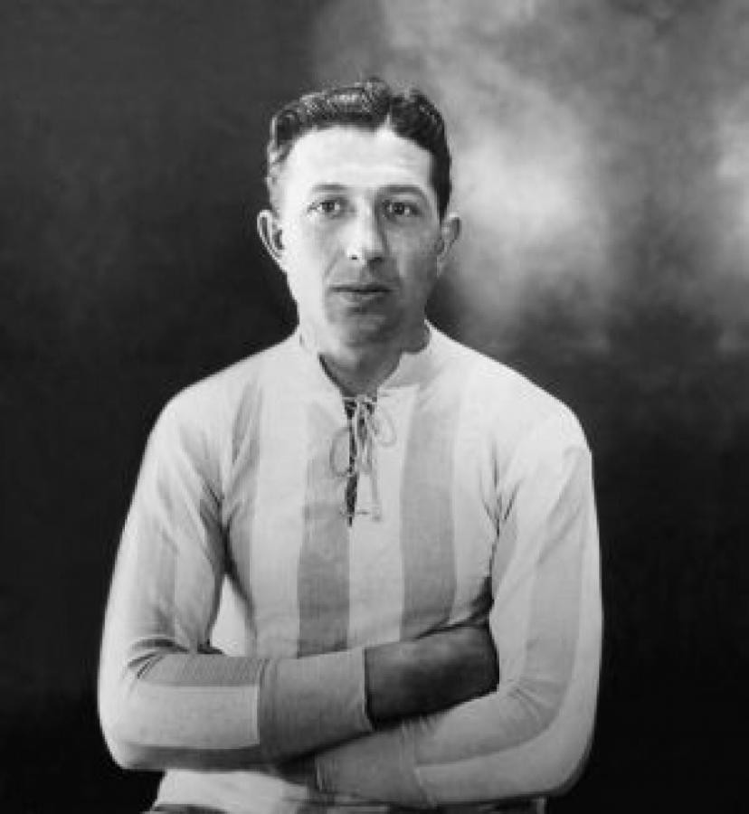 Imagen Bidoglio fue uno de los estandartes del fútbol argentino durante la década del veinte. Defensor con estilo, protagonizó el primer cambió en la historia de la Selección. Ganó dos Sudamericanos.