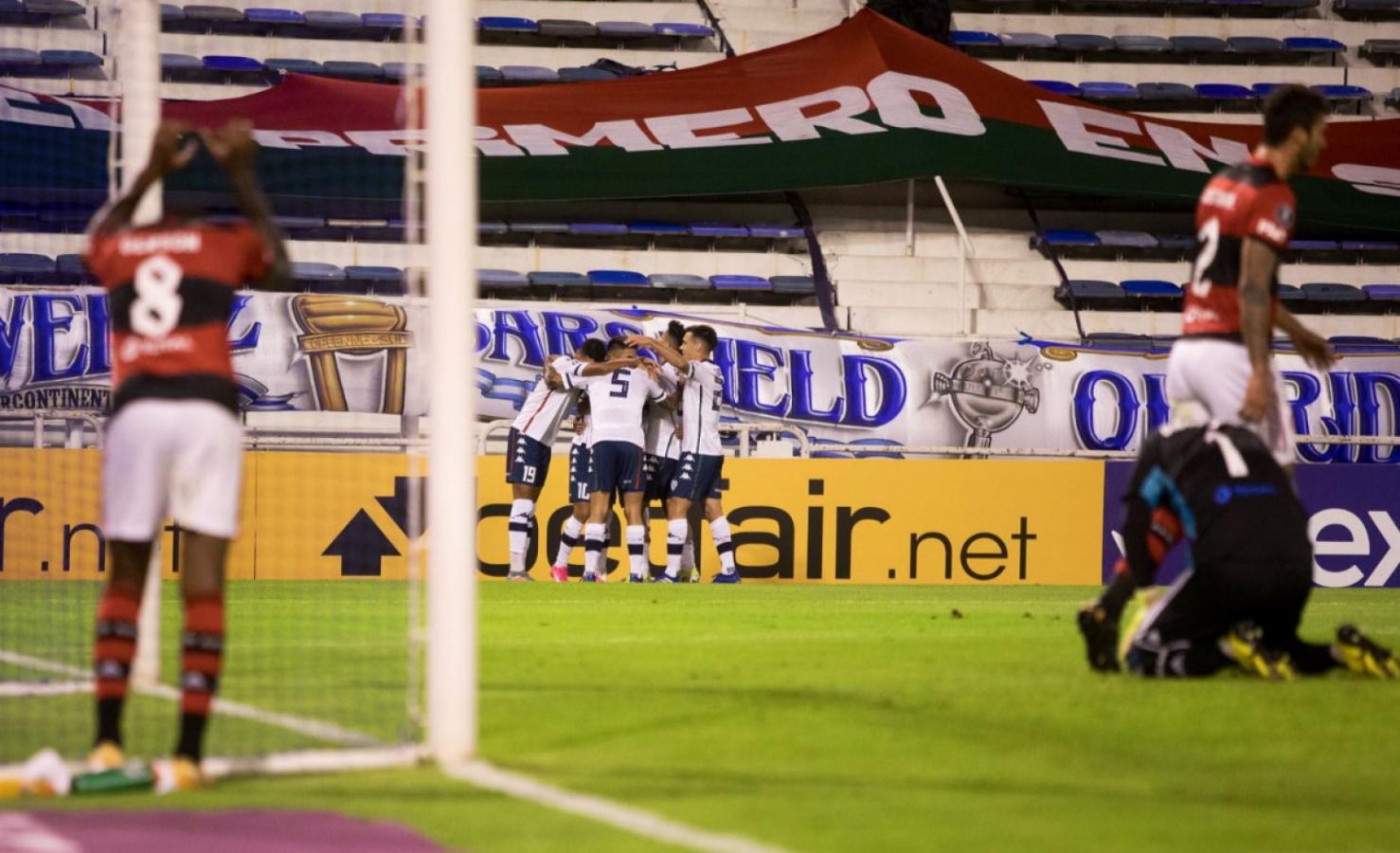 Imagen Cuando todo era alegría para el Fortín. @Velez