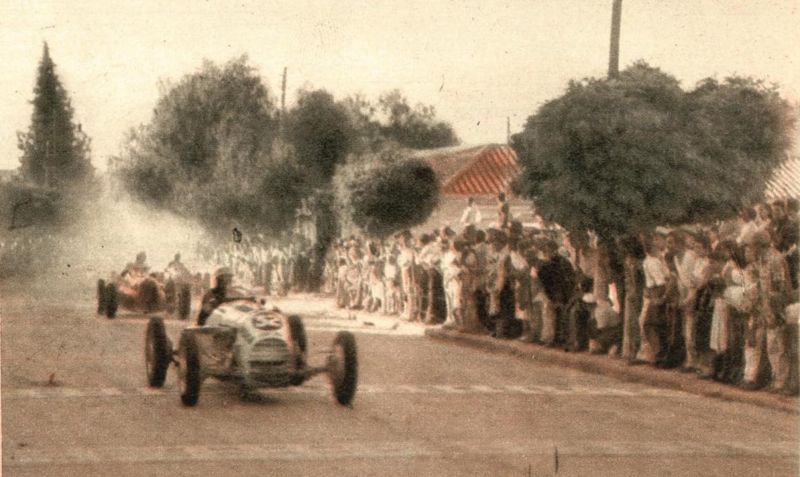 Imagen Aquí vemos al frente a Omar Fuentes, quien fue segundo en la serie de fuerza limitada y ocupó el tercer puesto en la carrera decisiva, la que reunió los mejores 14 tiempos de ambas series v los dos mejores del repechaje, que fue conquistado por Emilio Barbalarga. 