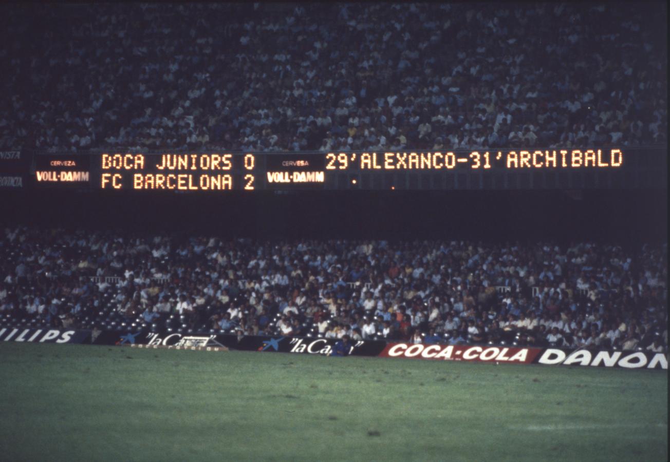Imagen Un marcador que recién se abría en el Camp Nou. Foto: Archivo El Gráfico