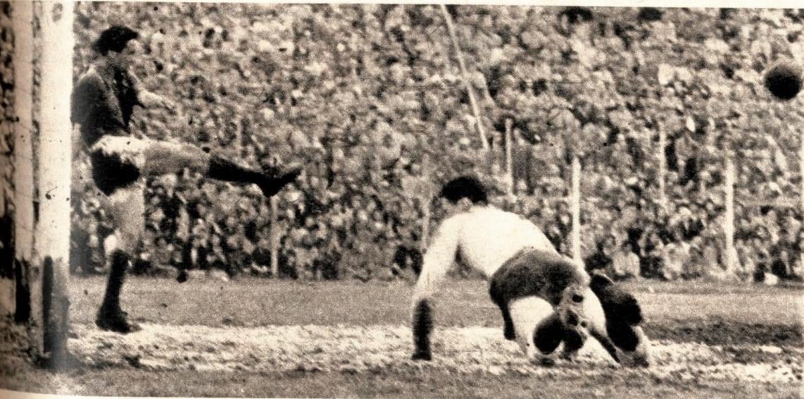 De un córner se hizo de la pelota Soria. Su derechazo terminó en la red, y de ella la saca Iñigo como si shoteara para convertir otro gol.