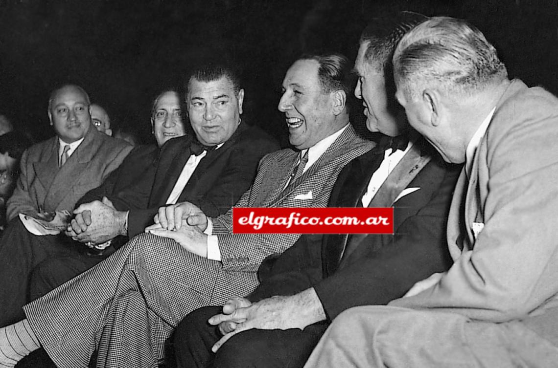 Imagen Perón entre dos grandes, Firpo y Dempsey, invitados de lujo.