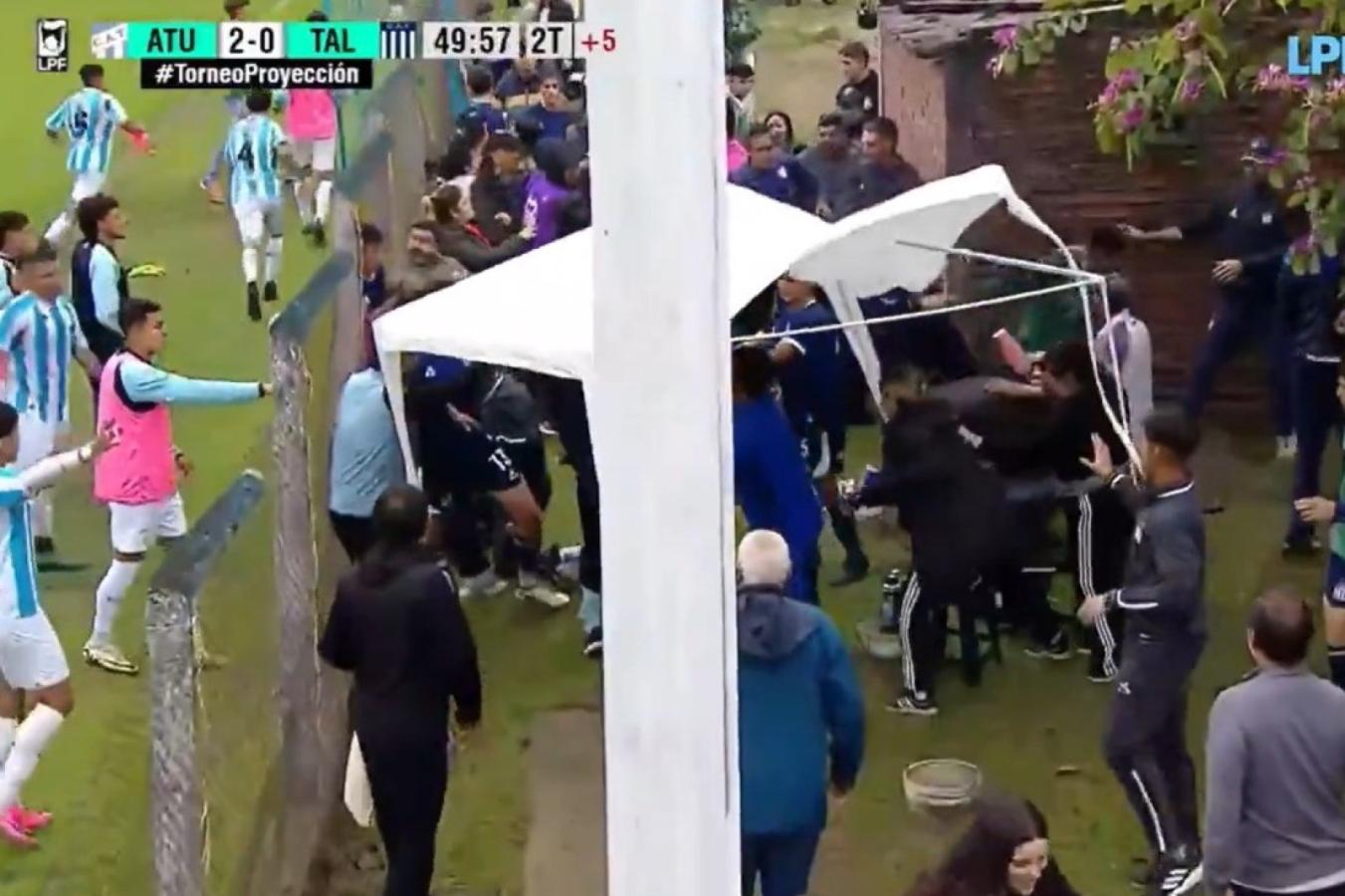 Imagen de Laucha Acosta a las piñas: batalla campal en el Torneo de Reserva