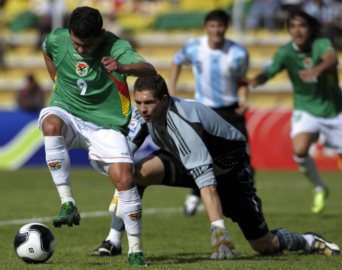 Imagen Primera derrota dolorosa de Maradona como DT. 6 a 1 abajo en La Paz.