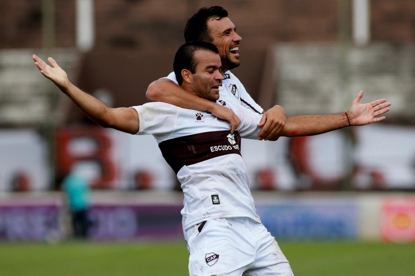 Imagen El hombre de las dos cabezas. @caplatense