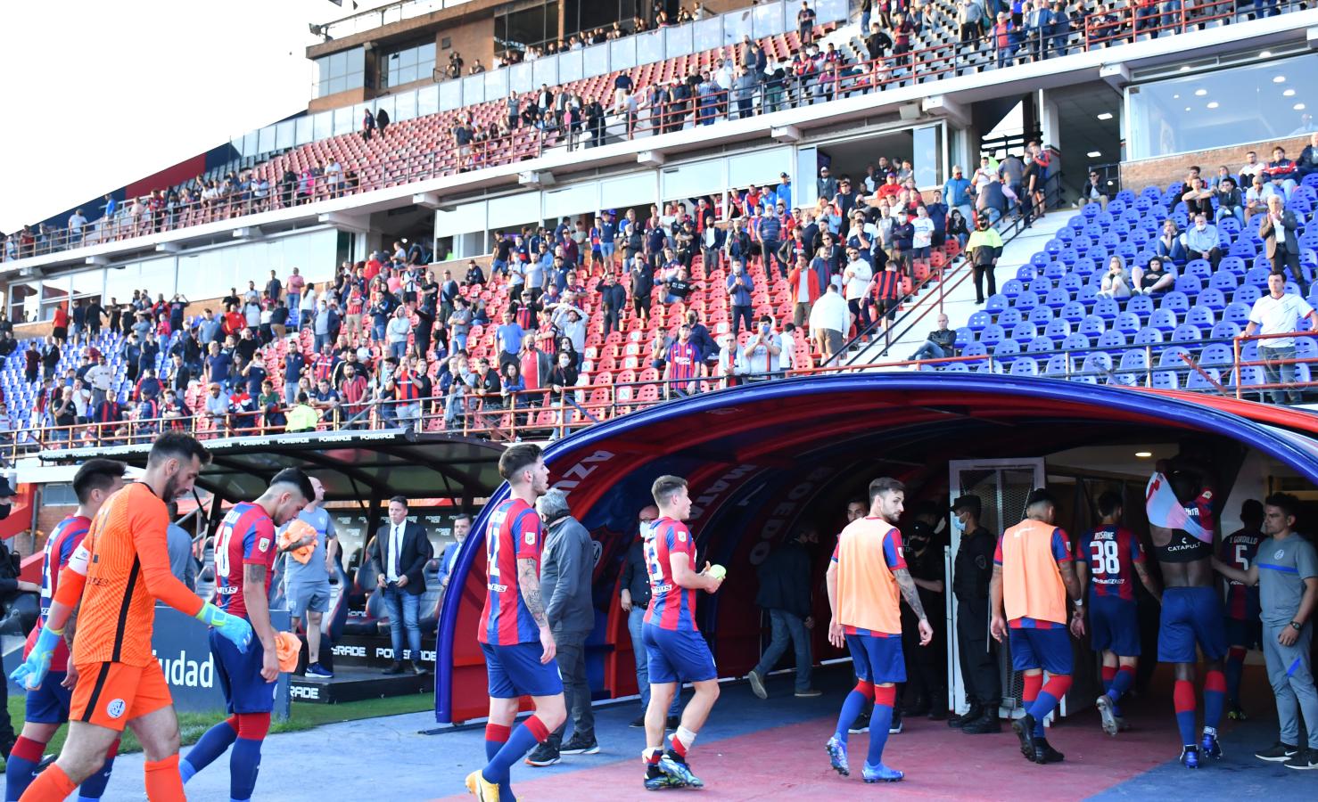 Imagen San Lorenzo se fue del Nuevo Gasómetro bajo una lluvia de insultos (FOTOBAIRES)
