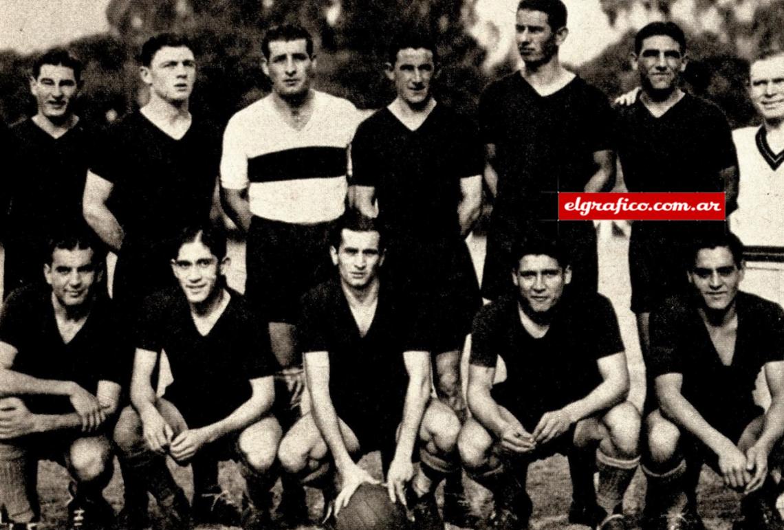 Imagen Newell's Old Boys tuvo su cuna en la escuela rosarina creada por don Isaac Newell, cuando la dirigía su hijo Claudio. Fue fundado el 3 de noviembre de 1903. Así formaba el primer equipo rojinegro que participó en el campeonato de AFA, en 1939. Arriba: Sisniega, Gilli, Luis Heredia, Pellegrini, Saneyro, Angel Perucca. Abajo: Belén, Fabrini, Eduardo Gómez, Morosano, Mariano Sánchez.