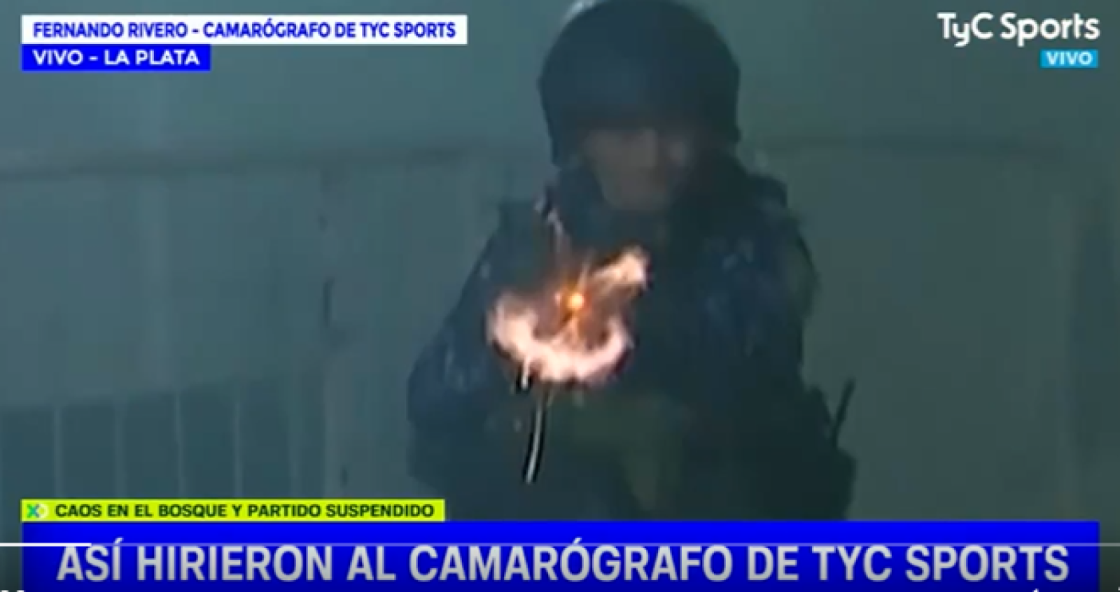 Imagen El momento de la cobarde represión de la Policía al camarógrafo de TyC Sports 