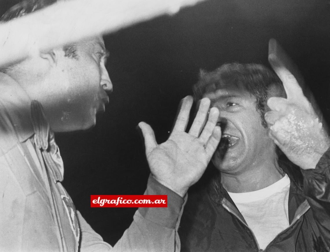 Temperamental. Defiende los intereses de los boxeadores arriba y abajo del ring. Aquí amenazando al referí Dekin luego de la derrota de Giménez frente a Pambelé. Sin embargo, fue la primera y única vez que protagonizó un incidente semejante.