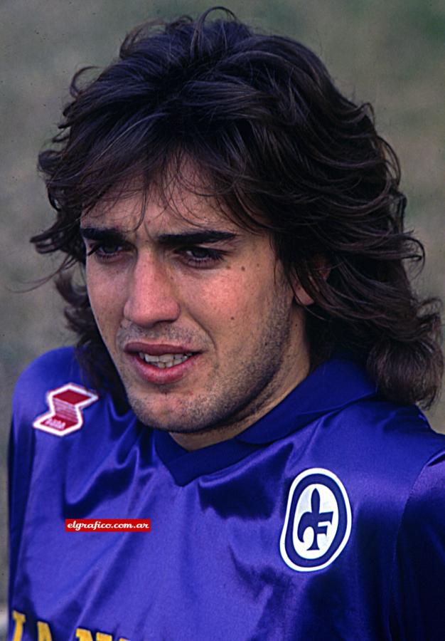 Imagen Un Batistuta auténtico, público, conmovedor: con la camiseta viola. Hacía 5 años que estaba en Fiorentina.