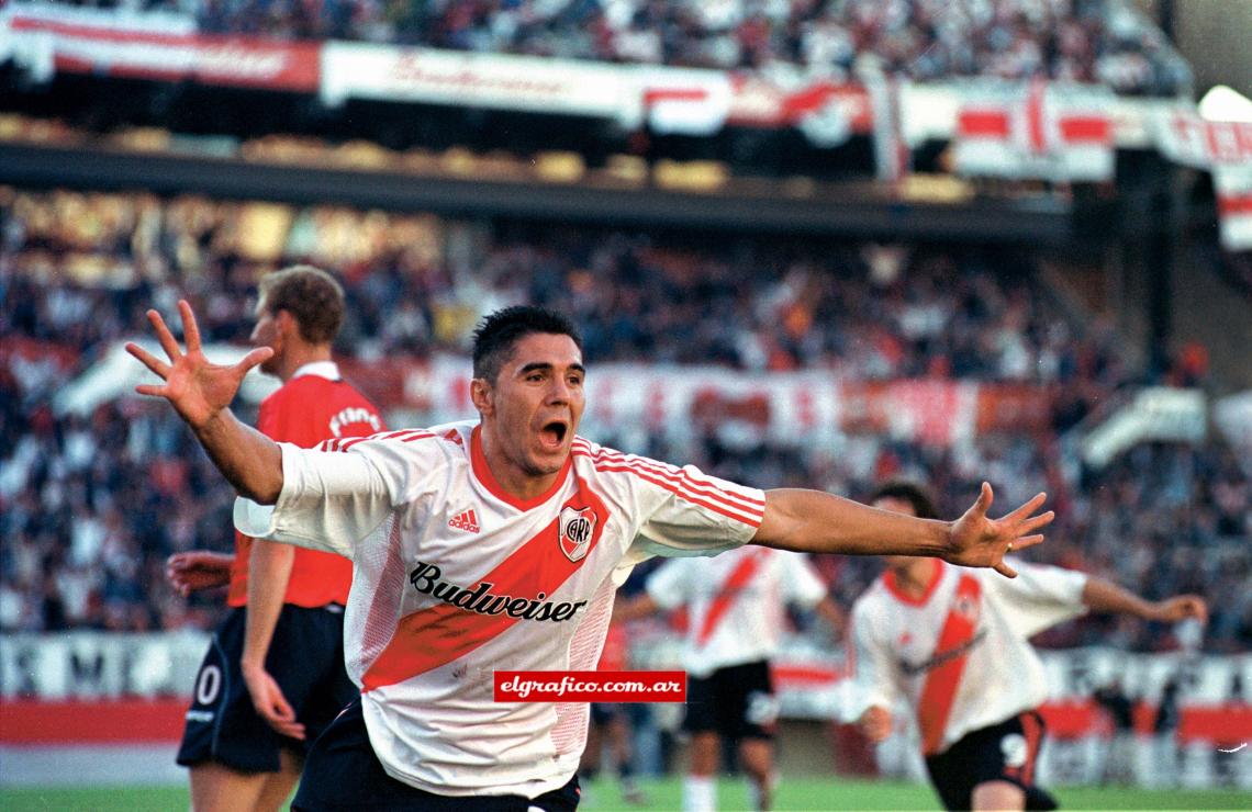 Imagen Gol de River, club del que es hincha desde chiquito. Lo sufre el Rojo. Único título.
