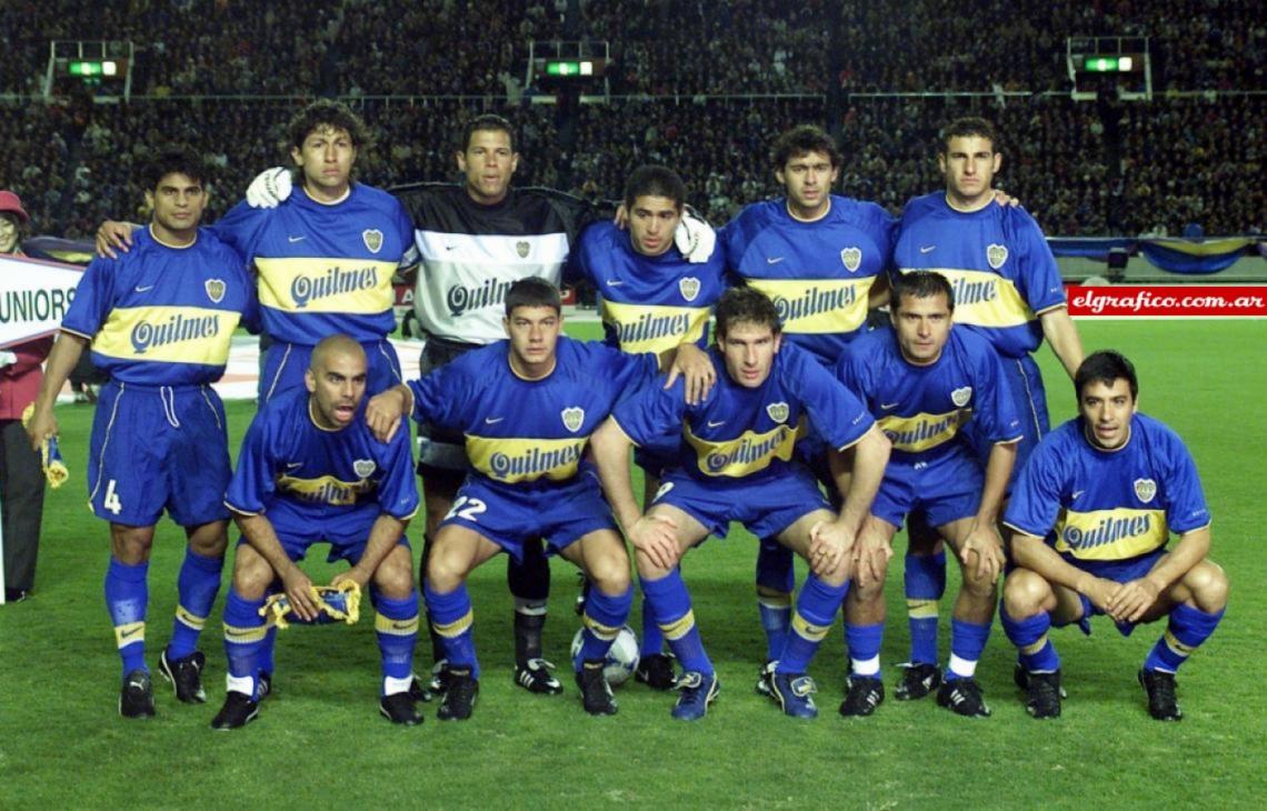 Boca el día de la victoria frente al Real Madrid por la Copa Intercontinental 2001: Ibarra, Bermúdez, Córdoba, Riquelme, Traverso, Matellán;Serna, Battaglia, Palermo, Delgado y Basualdo.
