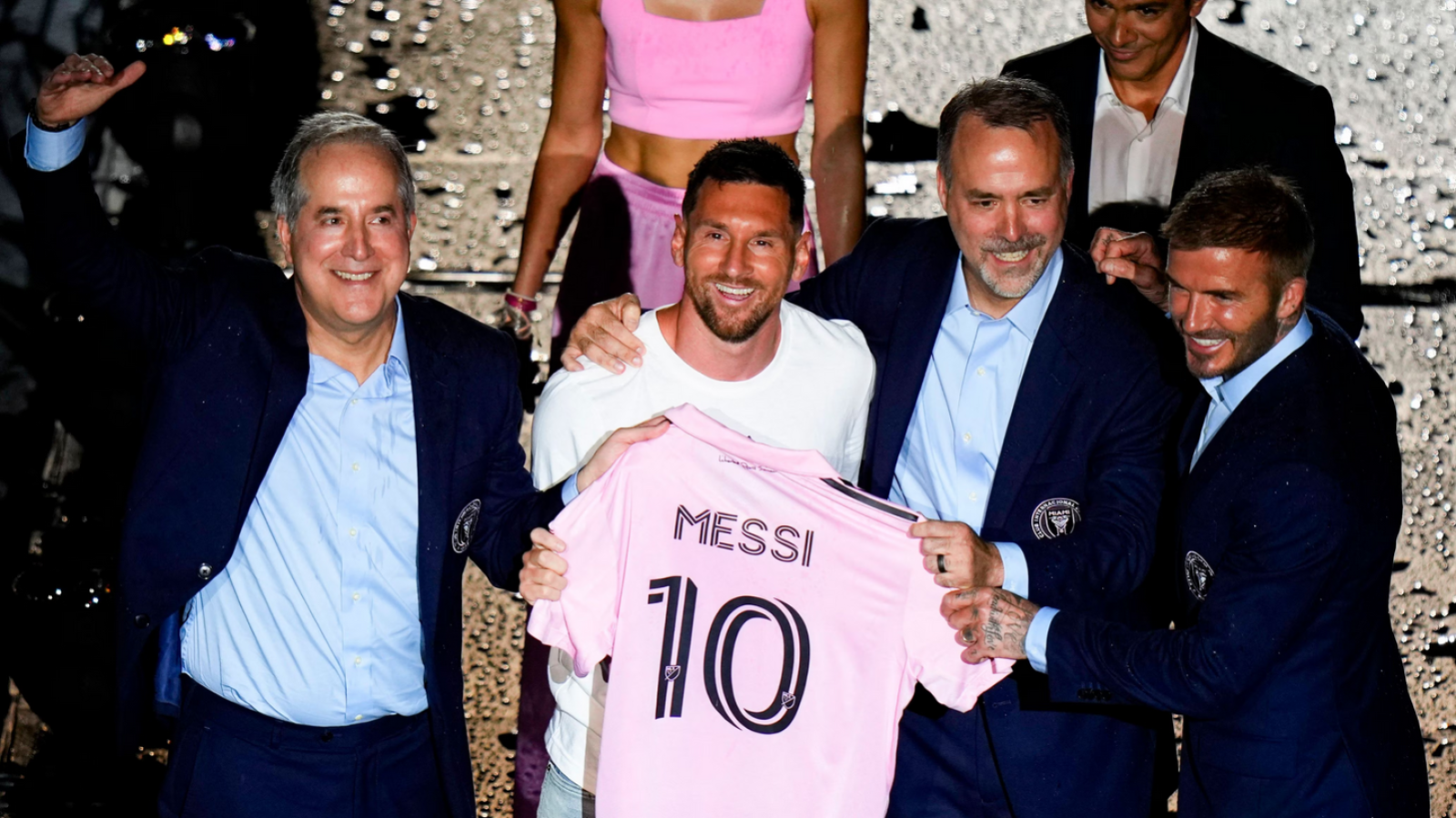 Imagen Jorge Mas junto a Lionel Messi en su presentación.