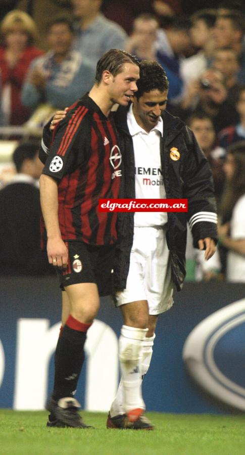 El abrazo con Raúl, su amigo, y uno de los que en los días previos al Madrid-Milan instó a los hinchas a recibir bien a Redondo.