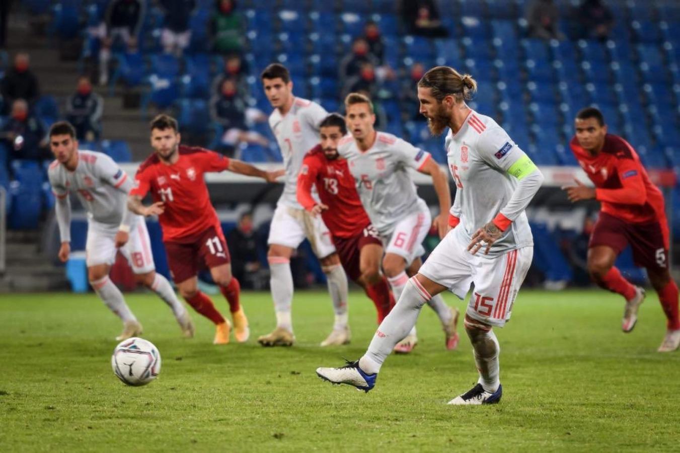 Imagen Ramos falló dos penales en el empate 1-1 de España con Suiza.