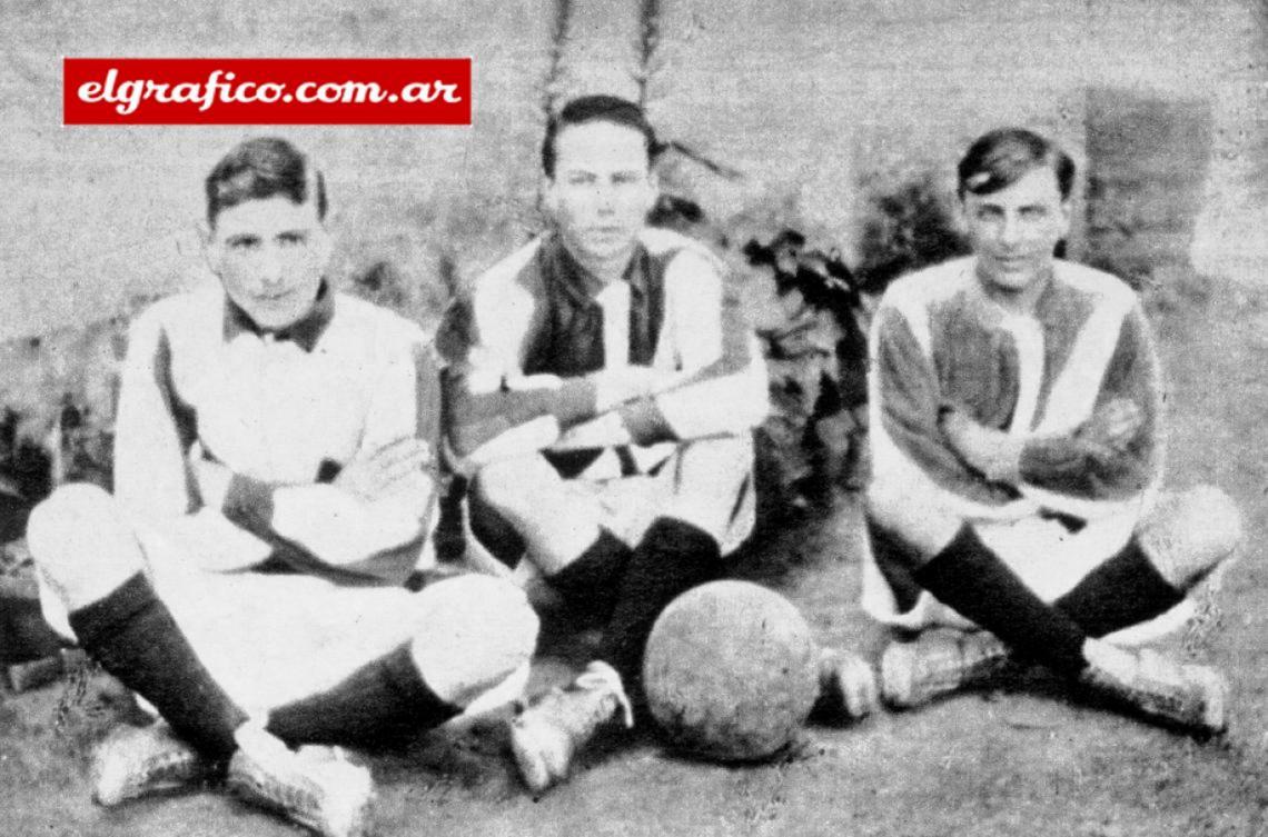 Diego Mac Lennan, Emilio Embeje y José Garibaldi. Obsérvese que la casaca del primero es distinta. Obedece a que la madre, al confeccionarla, le puso el rojo en la espalda...
