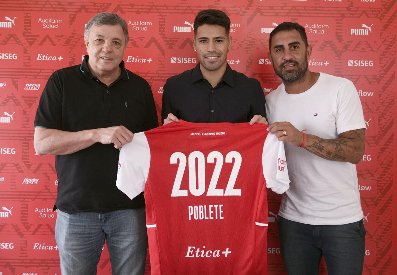 Imagen Poblete en su llegada a Independiente.