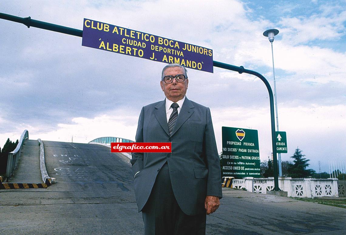 Imagen Un acto de justicia. La ciudad deportiva se llama "Alberto J. Armando". 